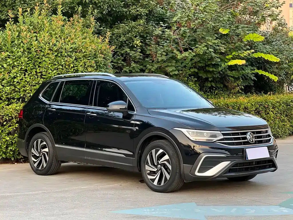 Volkswagen Tiguan L — фото 9