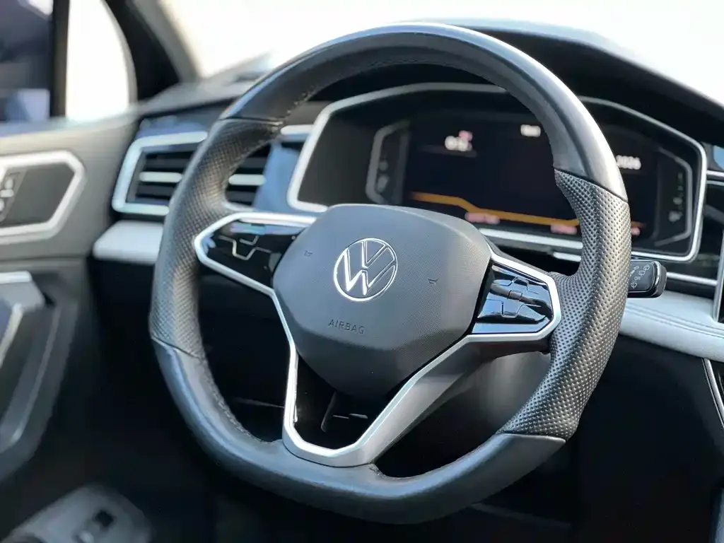 Volkswagen Tiguan L — фото 3