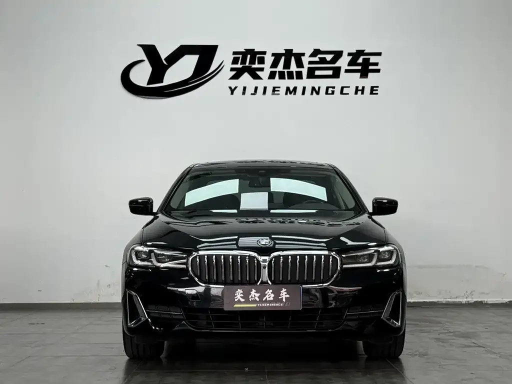 BMW 5 Series — фото 9