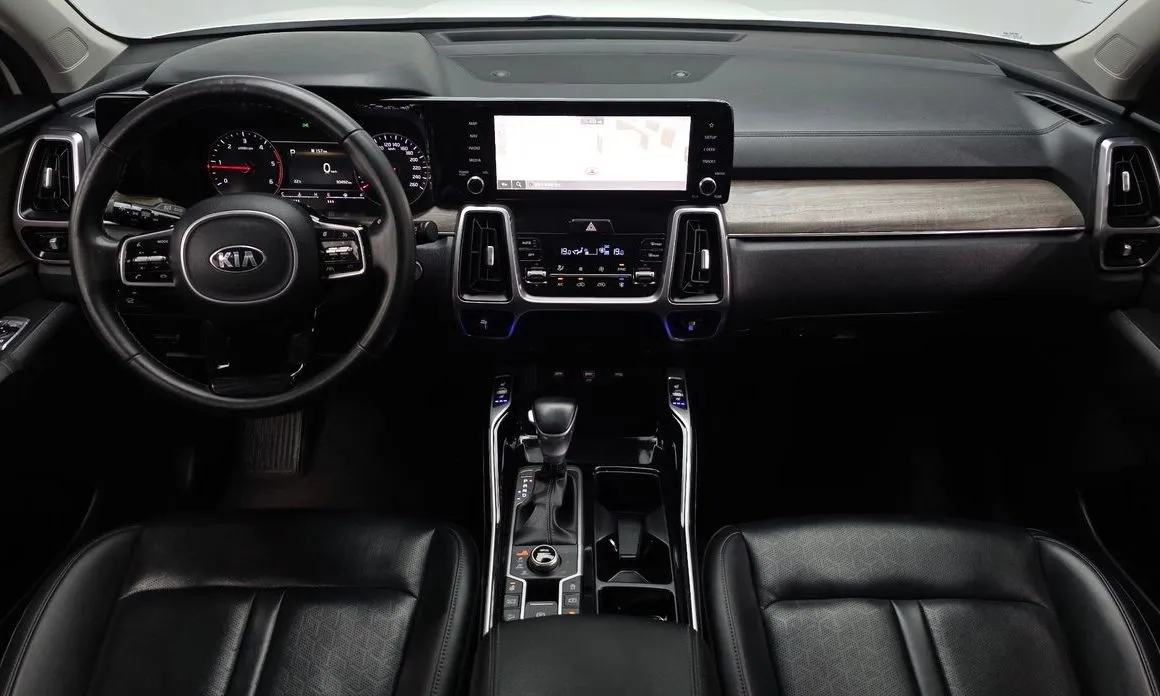 Kia Sorento — фото 9
