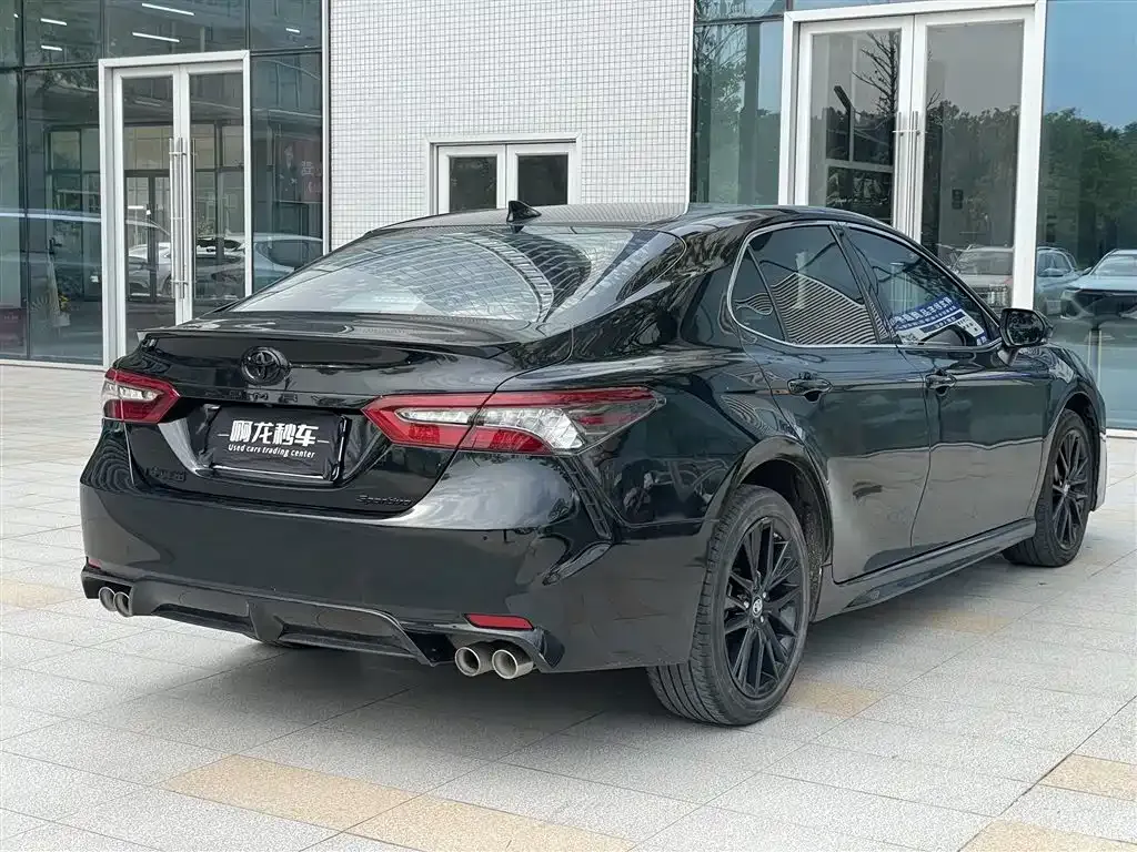 Toyota Camry — фото 8