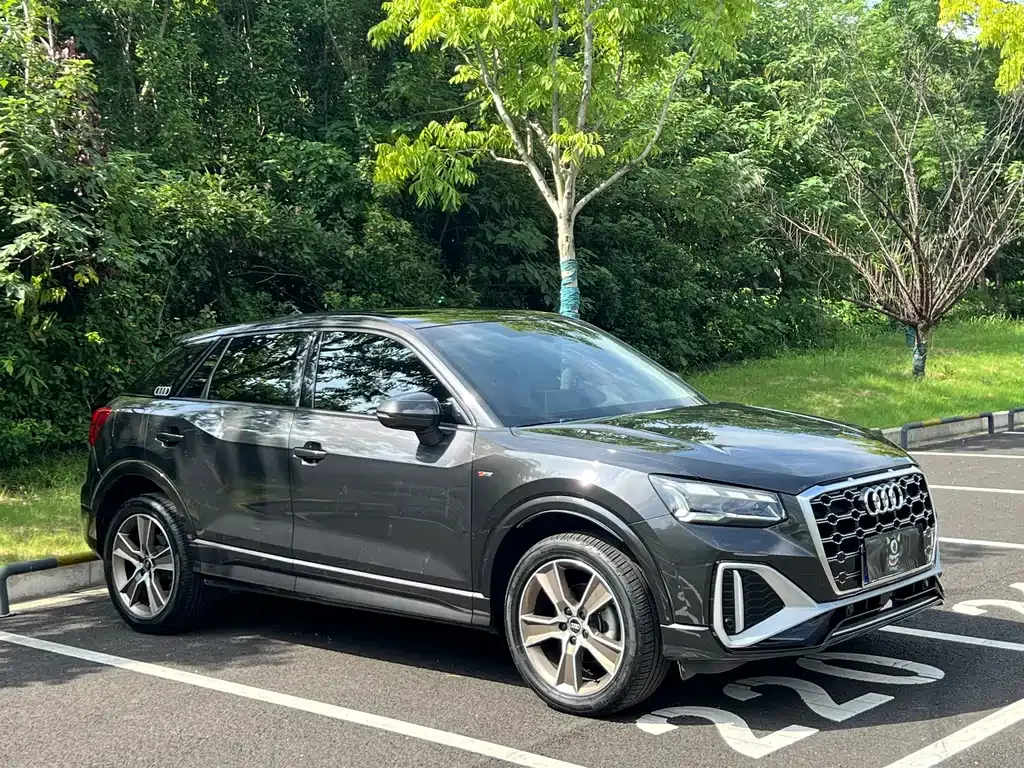 Audi Q2L — фото 9