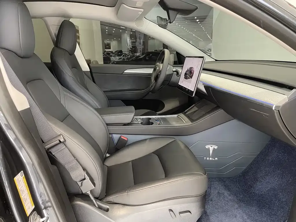 Tesla Model Y — фото 8