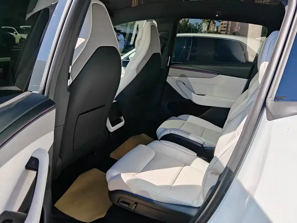 Tesla Model Y L — фото 2