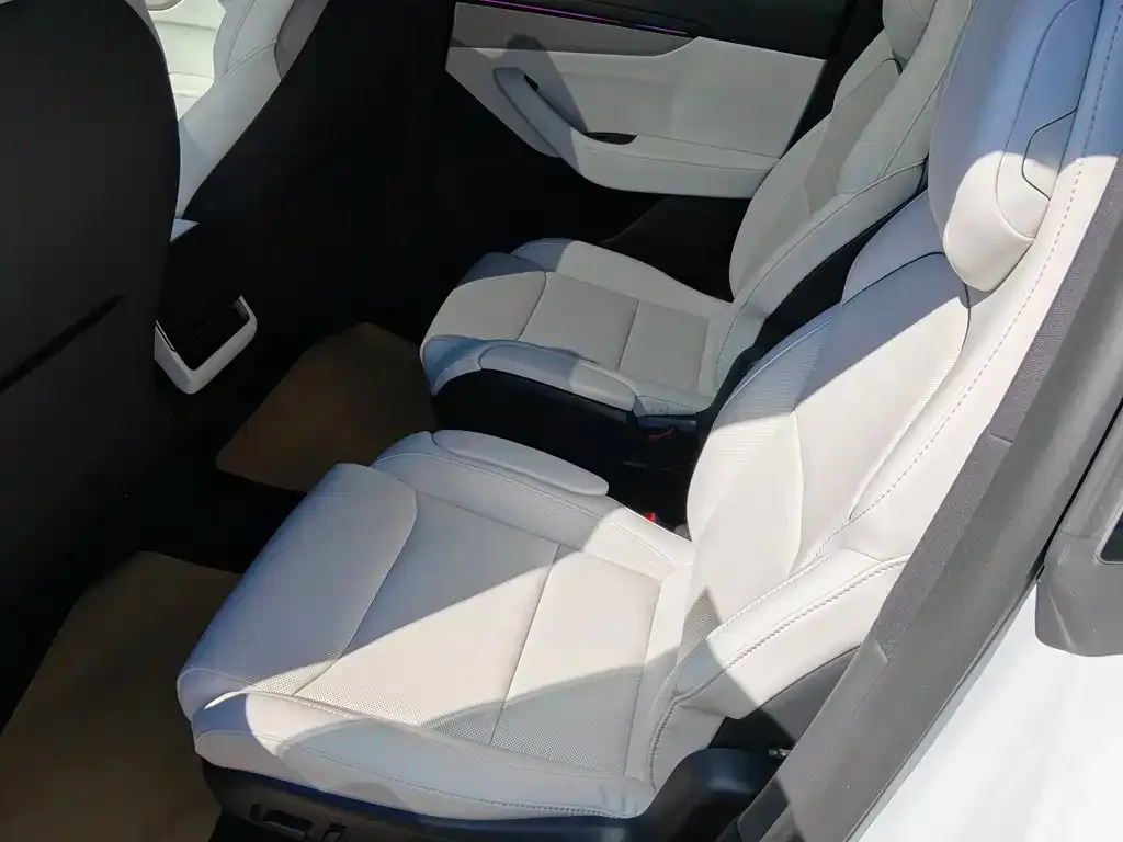 Tesla Model Y L — фото 4