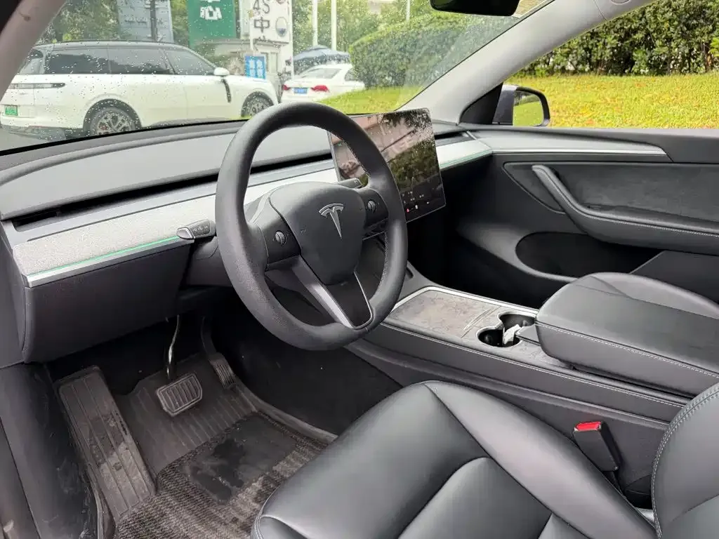 Tesla Model Y — фото 4