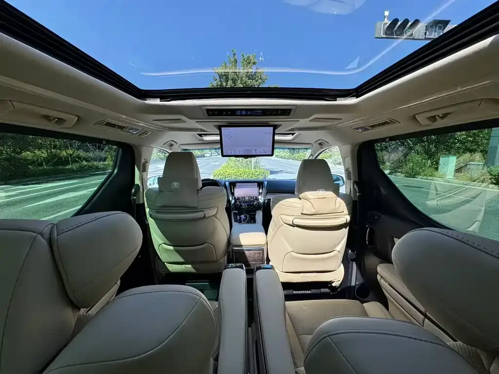 Toyota Vellfire — фото 6