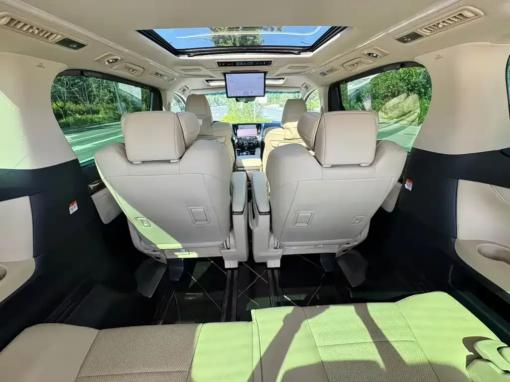 Toyota Vellfire — фото 4