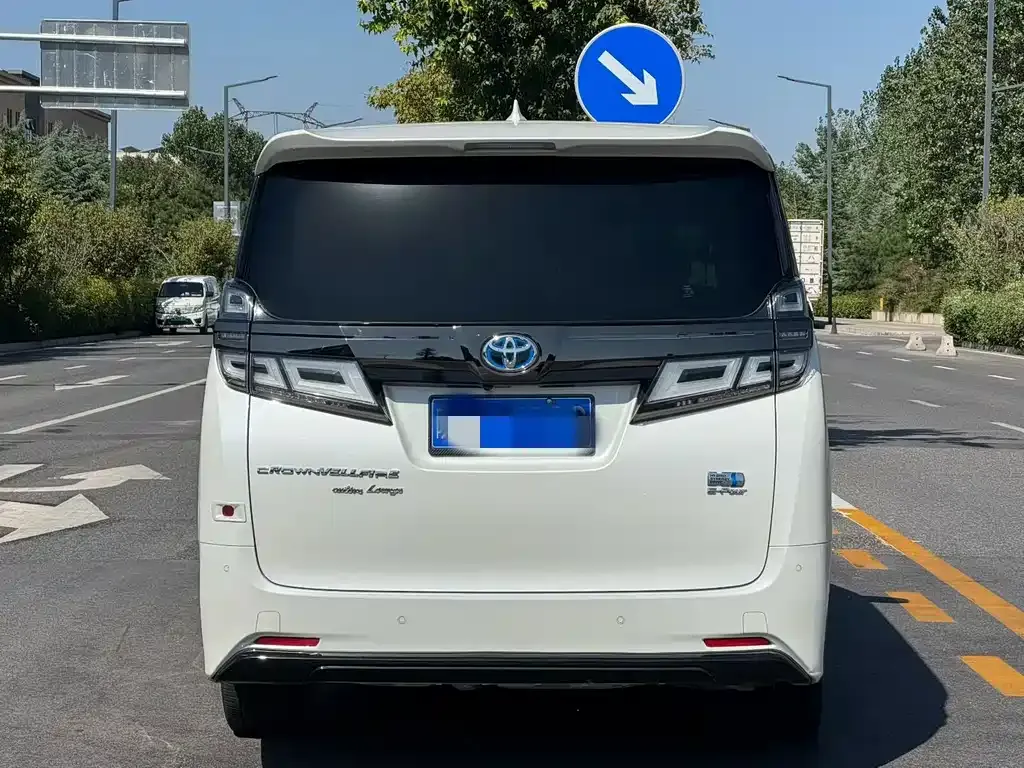 Toyota Vellfire — фото 5