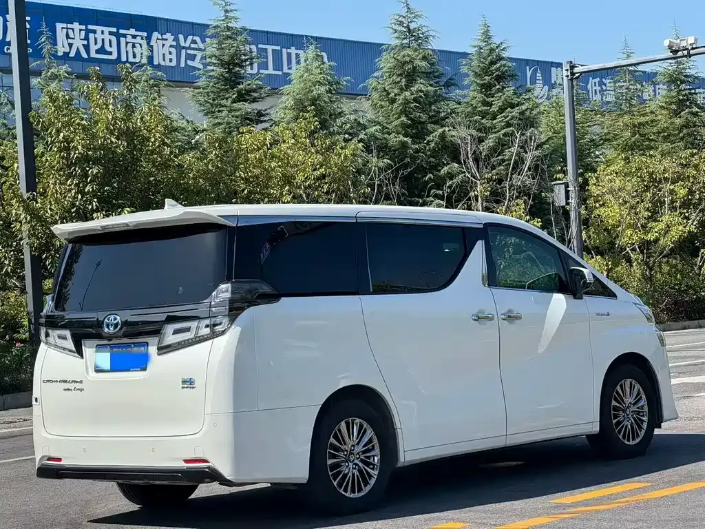 Toyota Vellfire — фото 9