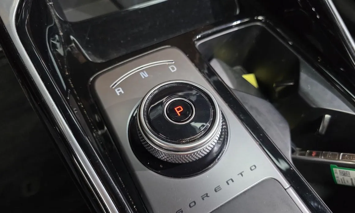 Kia Sorento — фото 10