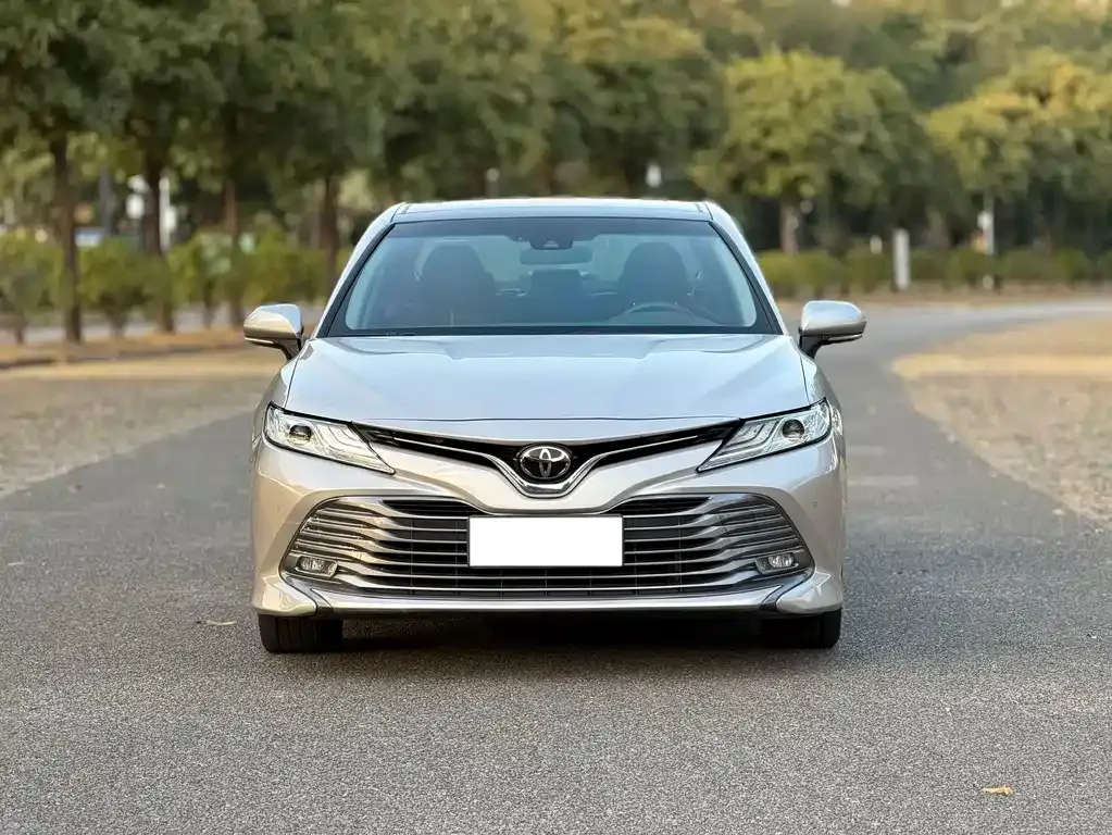 Toyota Camry — фото 6