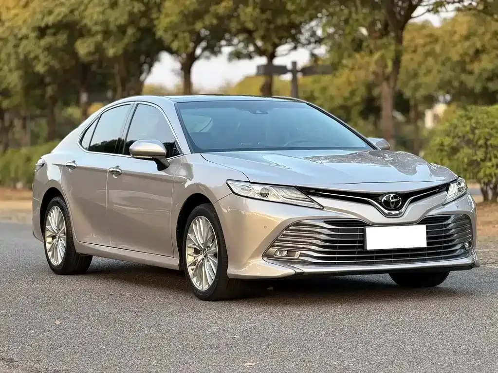 Toyota Camry — фото 9