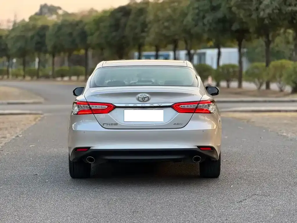 Toyota Camry — фото 7