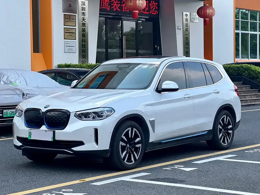 BMW iX3 — фото 1
