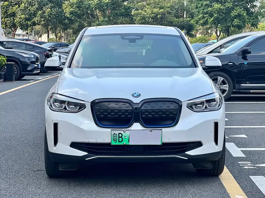 BMW iX3 — фото 10