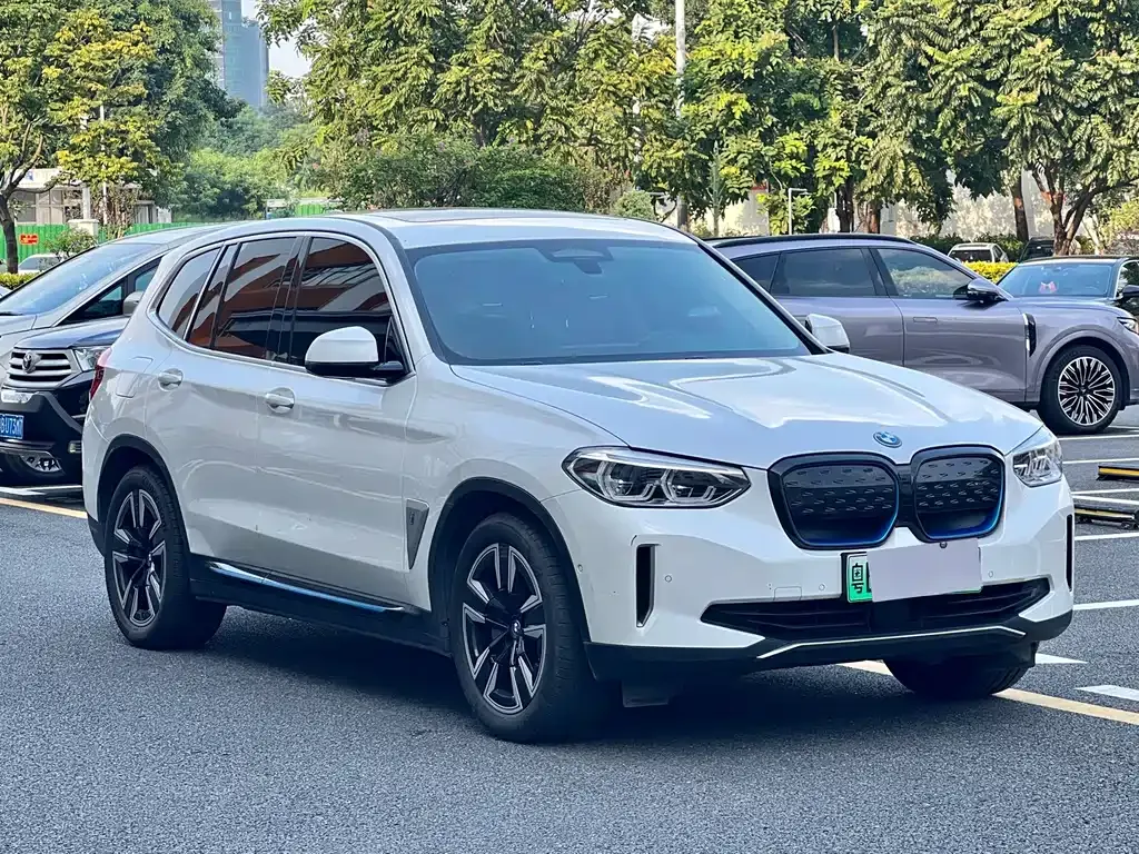 BMW iX3 — фото 6