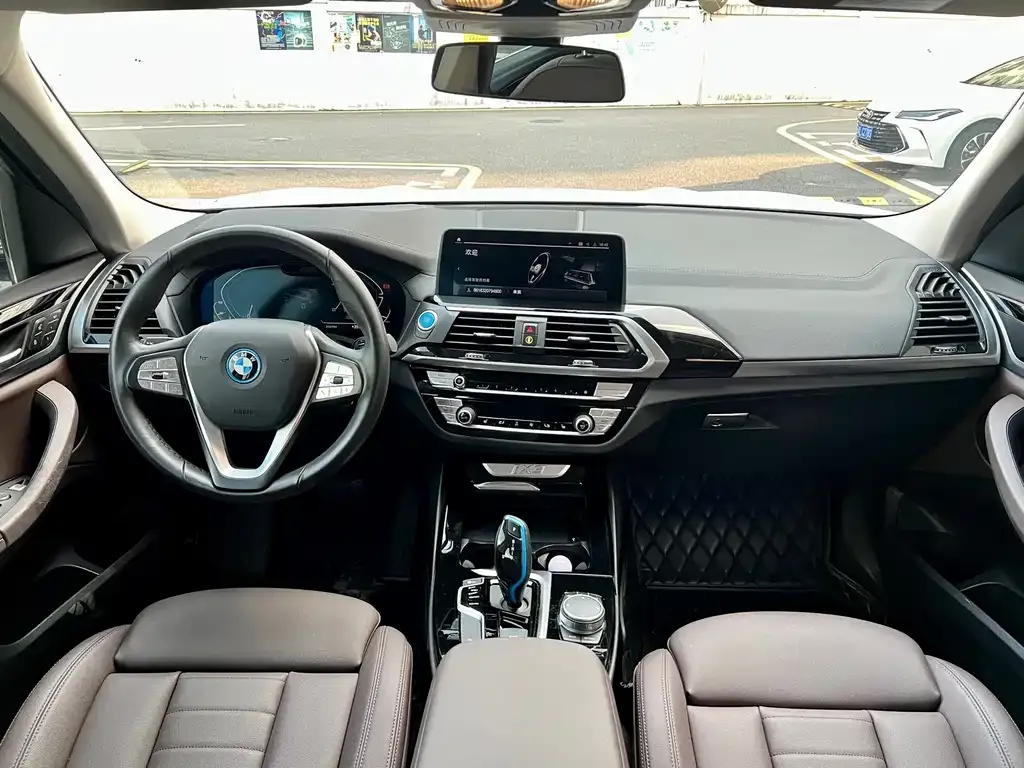 BMW iX3 — фото 4