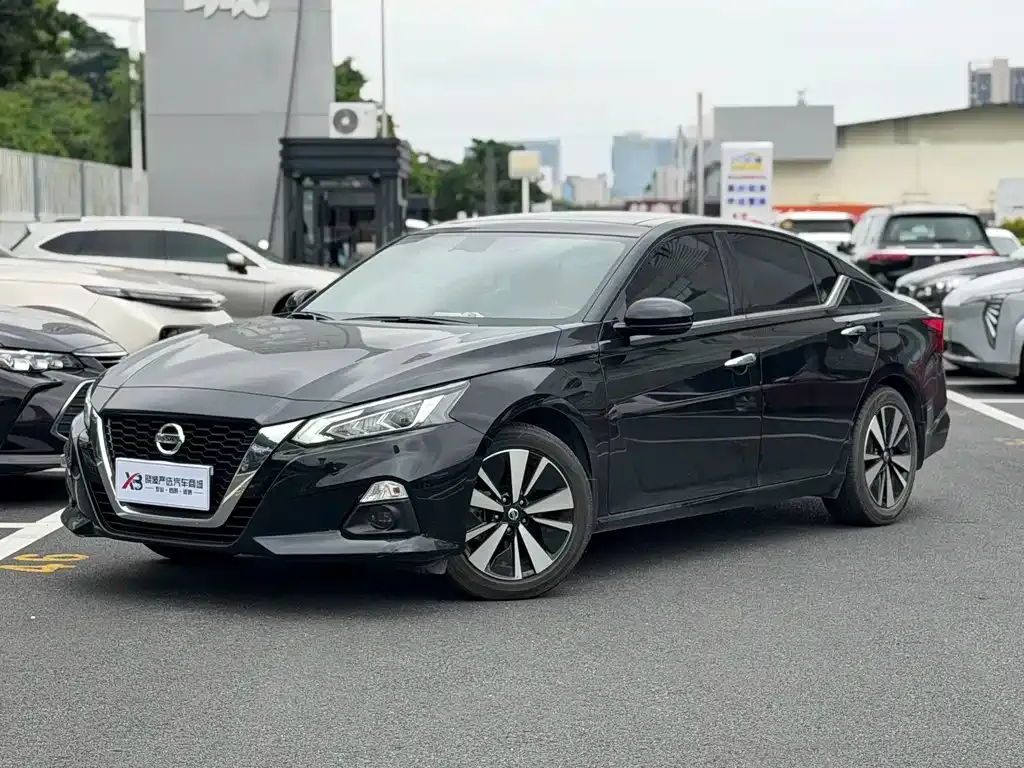 Nissan Teana — фото 1