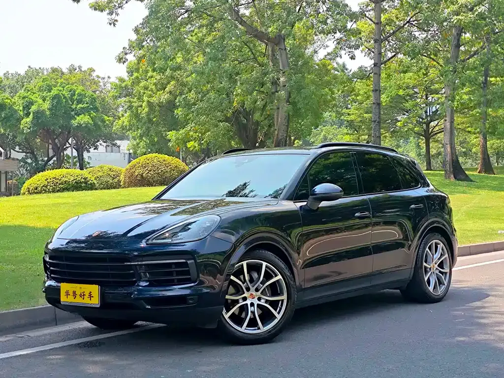 Porsche Cayenne — фото 1