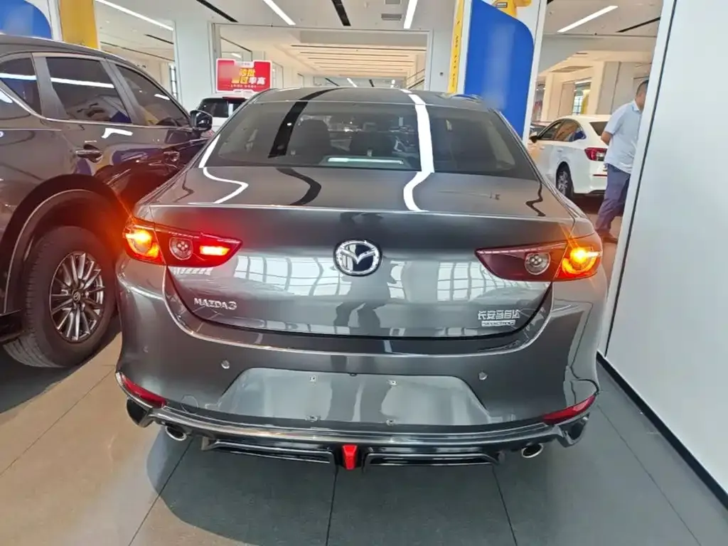 Mazda 3 Axela — фото 10