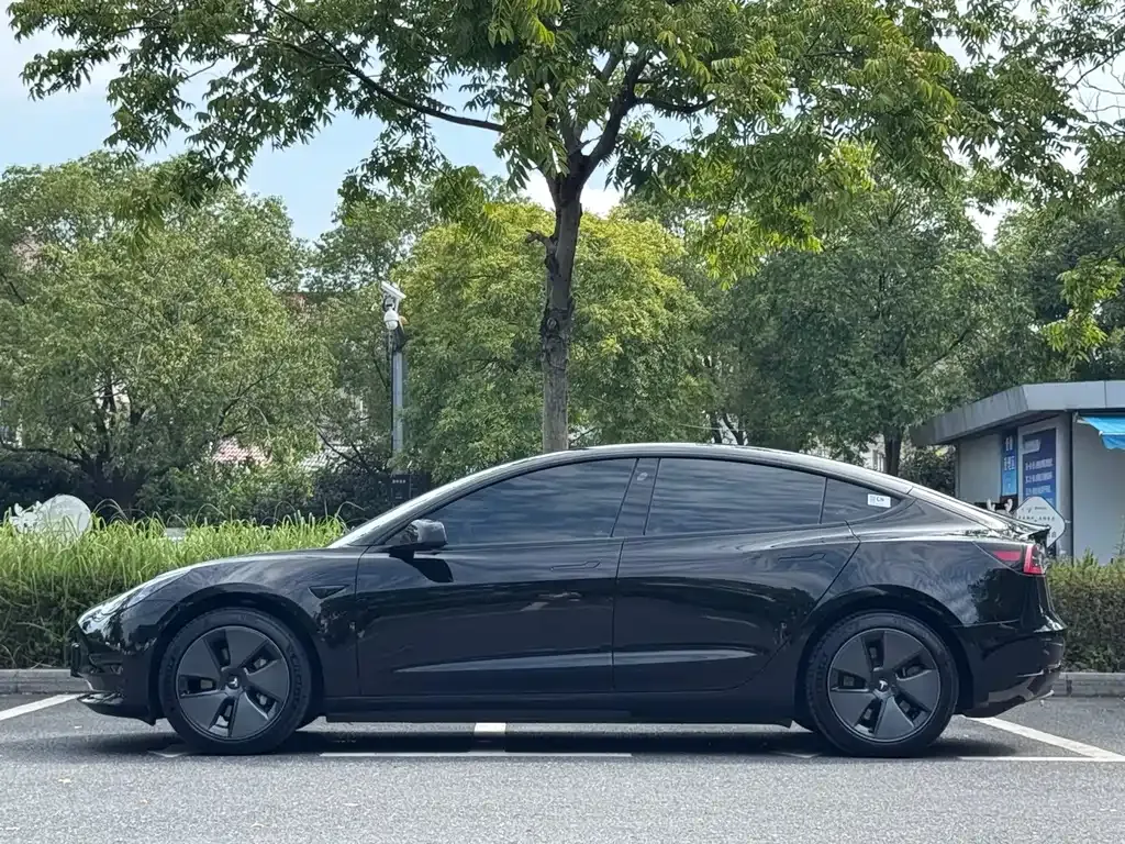 Tesla Model 3 — фото 10