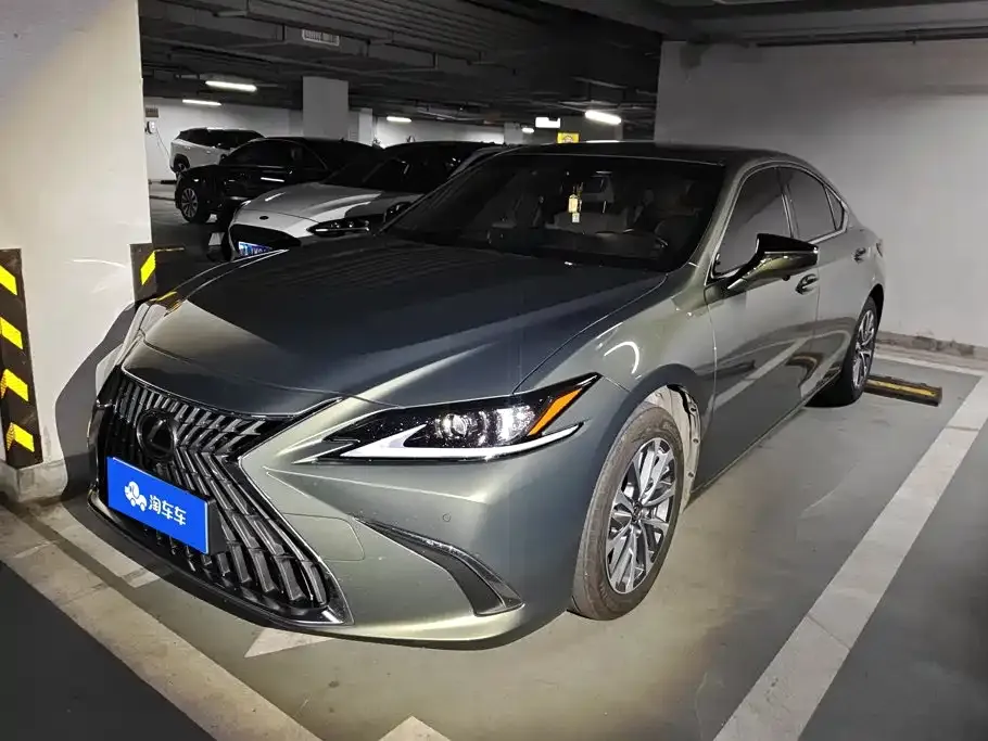 Lexus ES — фото 1