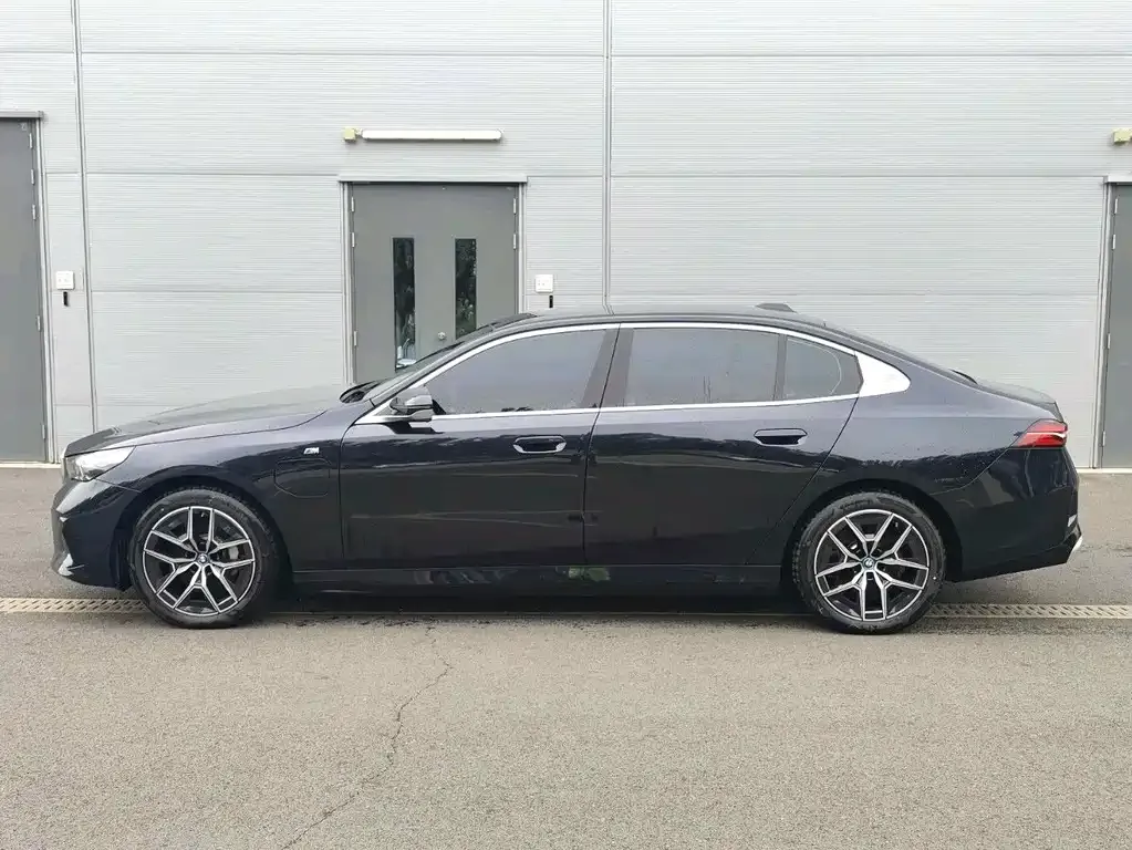 BMW i5 — фото 2
