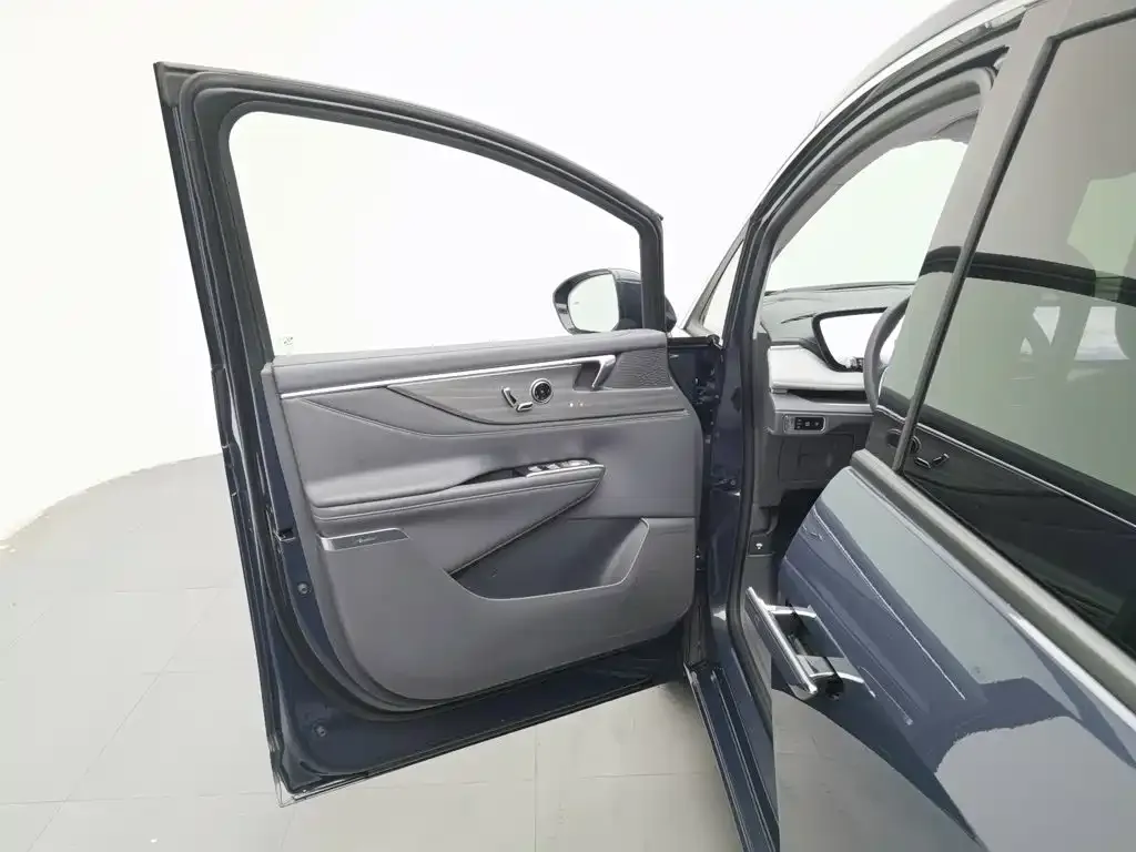 Buick GL8 Hybrid — фото 2