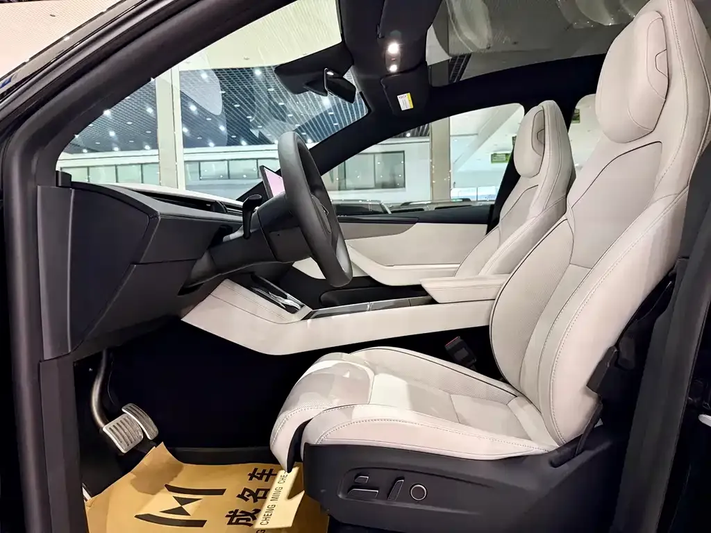 Tesla Model Y L — фото 4