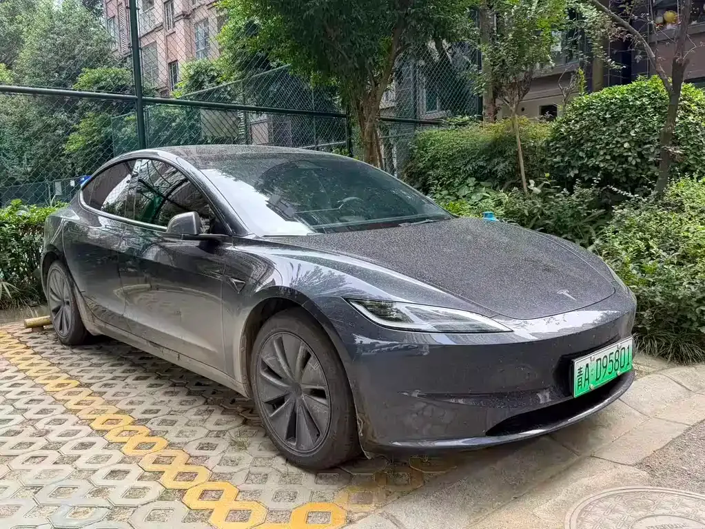 Tesla Model 3 — фото 1