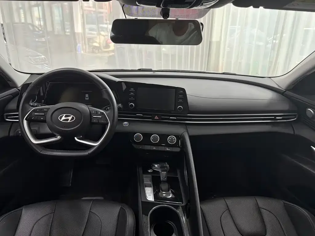 Hyundai Elantra — фото 6