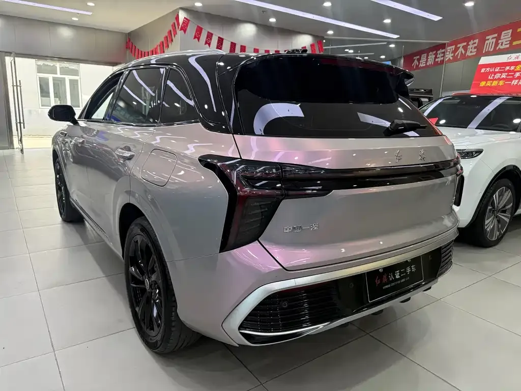 Hongqi HS3 PHEV — фото 2
