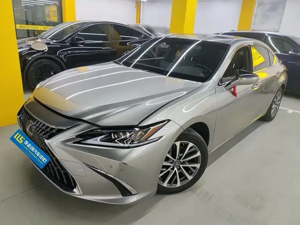 Lexus ES — фото 1