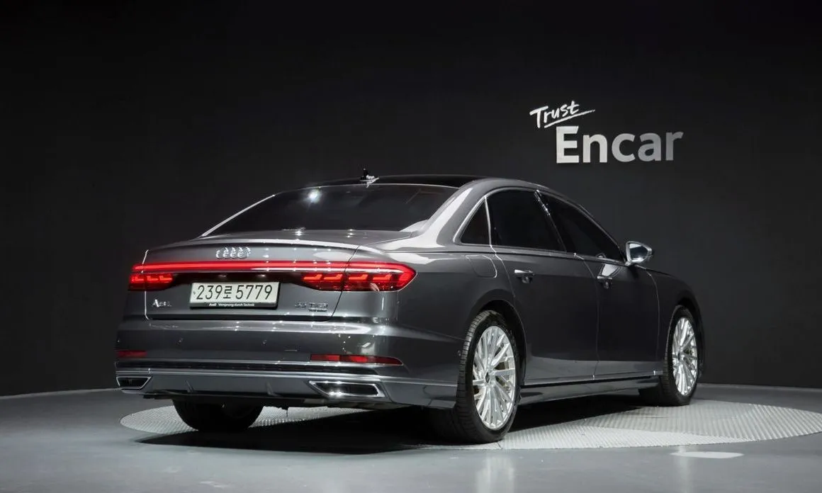 Audi A8 — фото 4