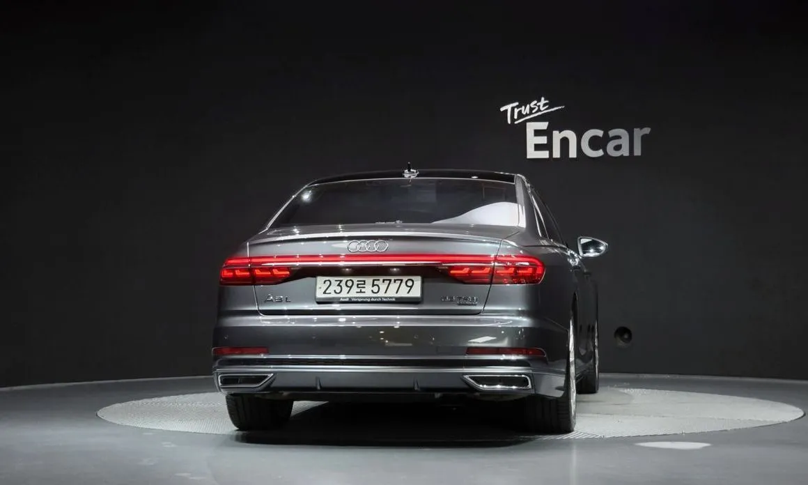 Audi A8 — фото 2
