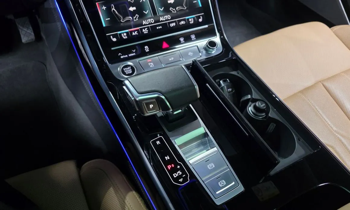 Audi A8 — фото 5