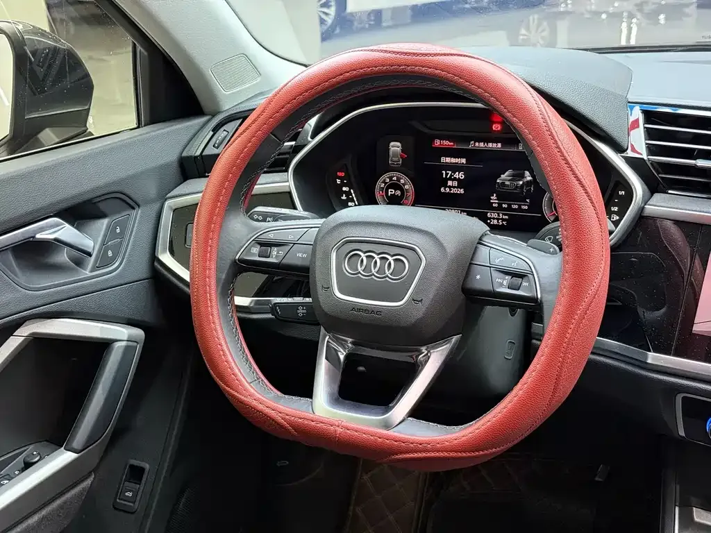 Audi Q3 — фото 9