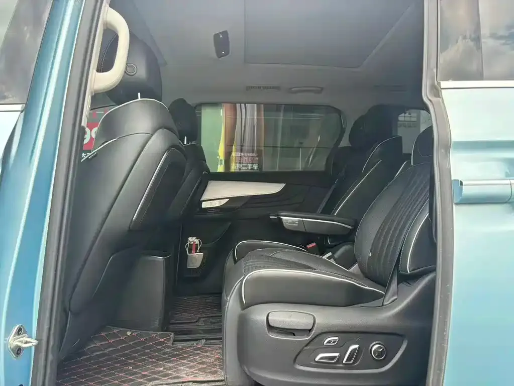 Roewe iMAX8 — фото 2