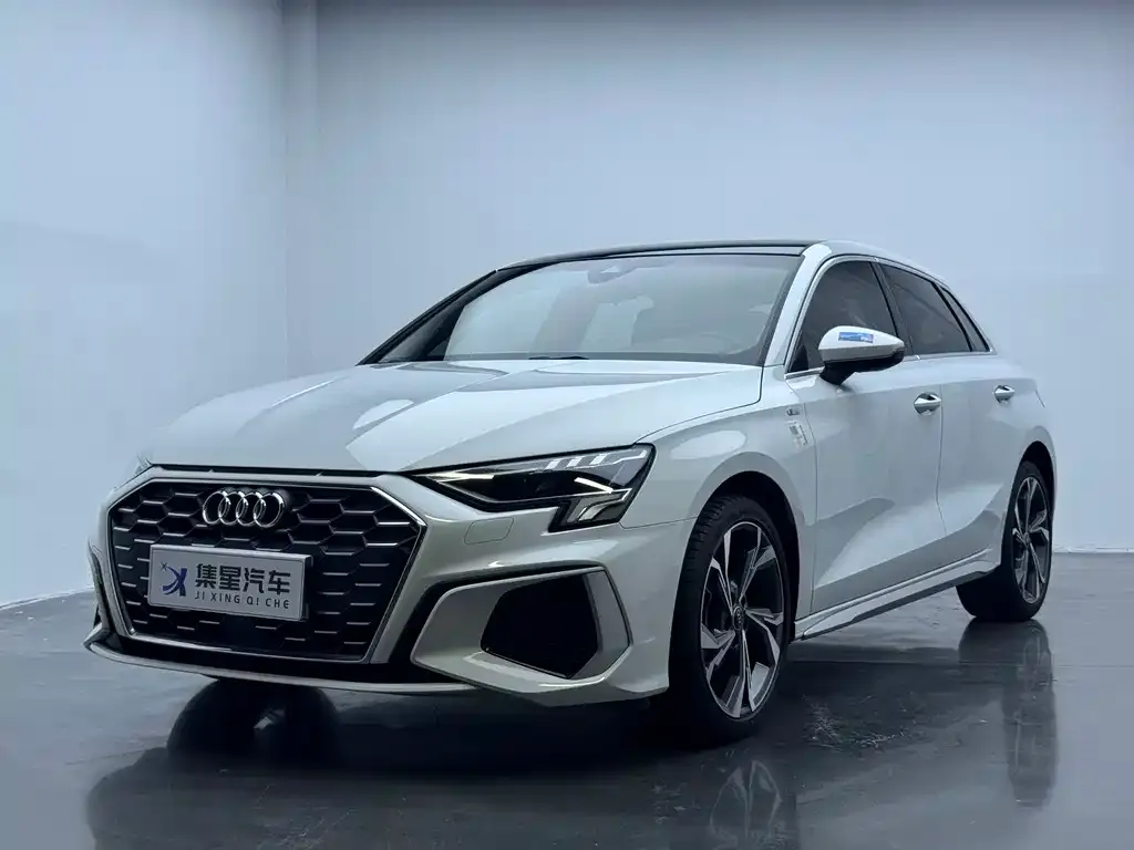 Audi A3 — фото 1