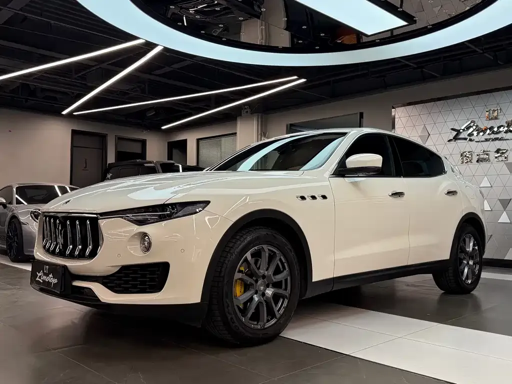 Maserati Levante — фото 1