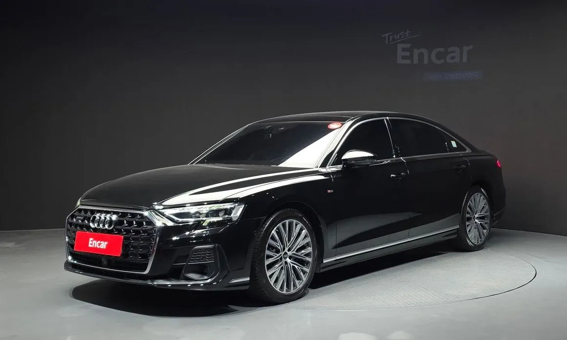 Audi A8 — фото 1