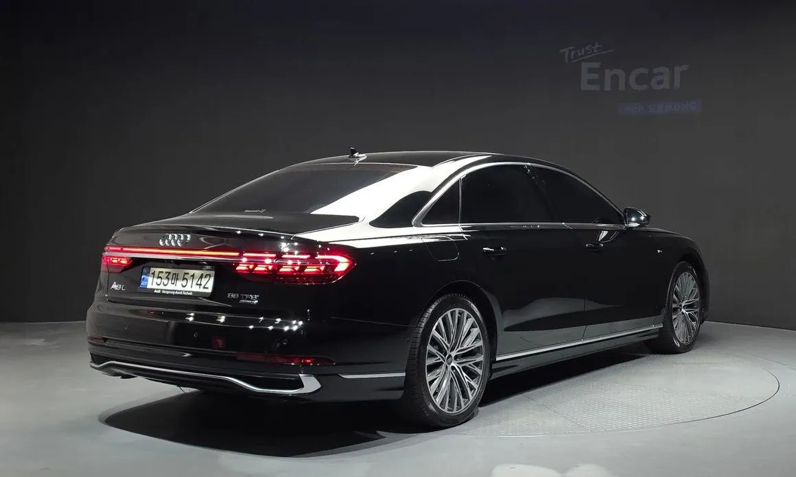 Audi A8 — фото 5