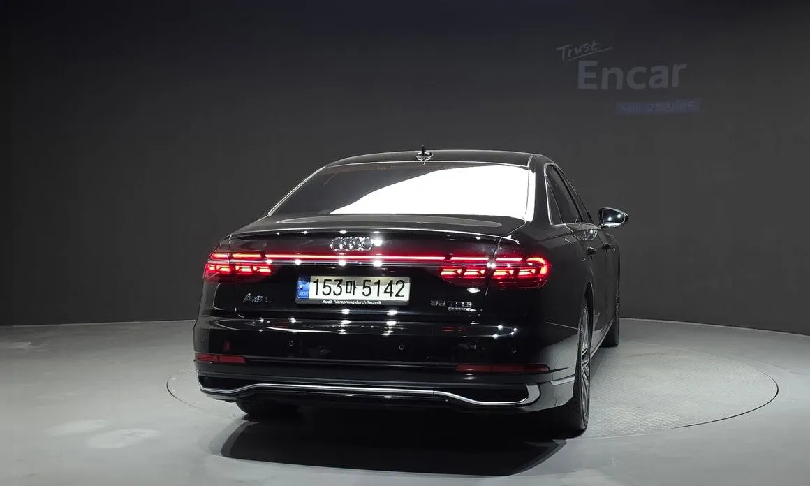 Audi A8 — фото 2