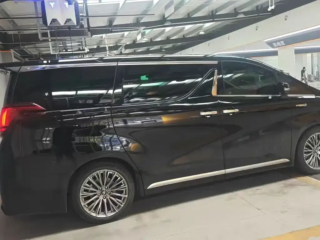 Toyota Alphard — фото 7
