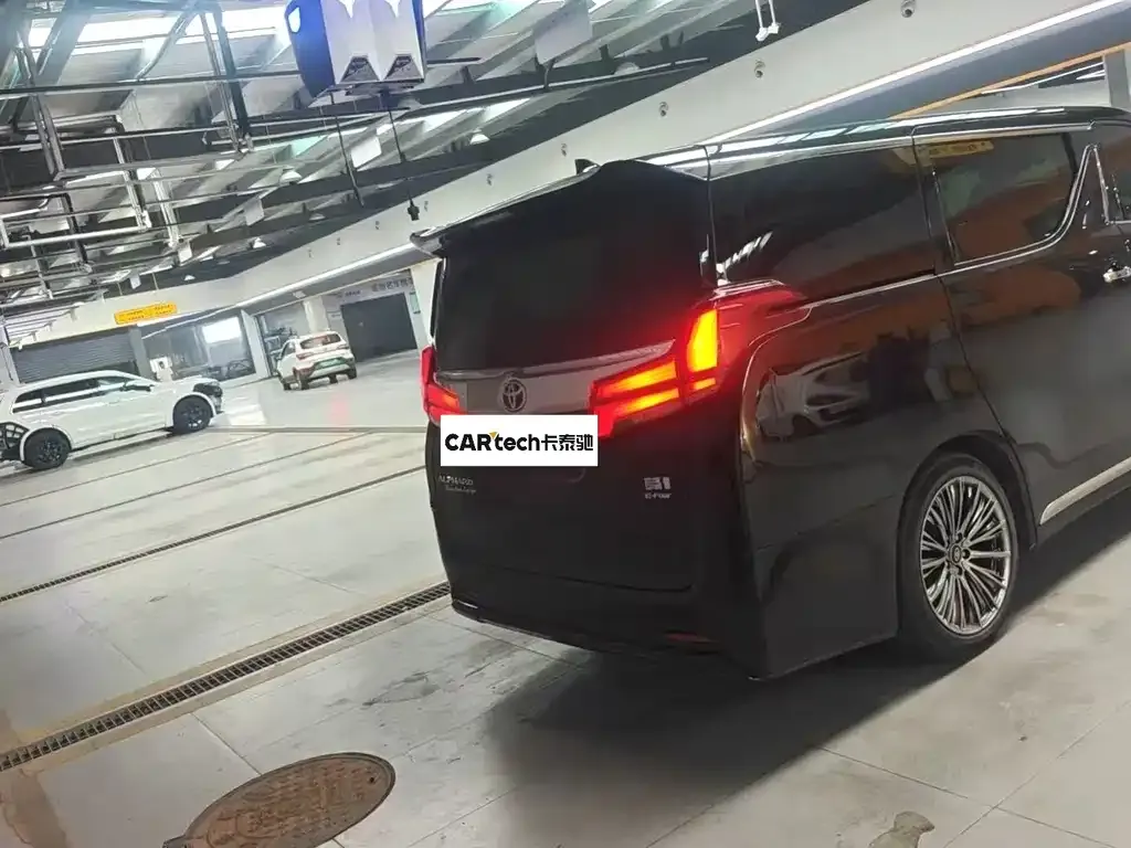 Toyota Alphard — фото 6