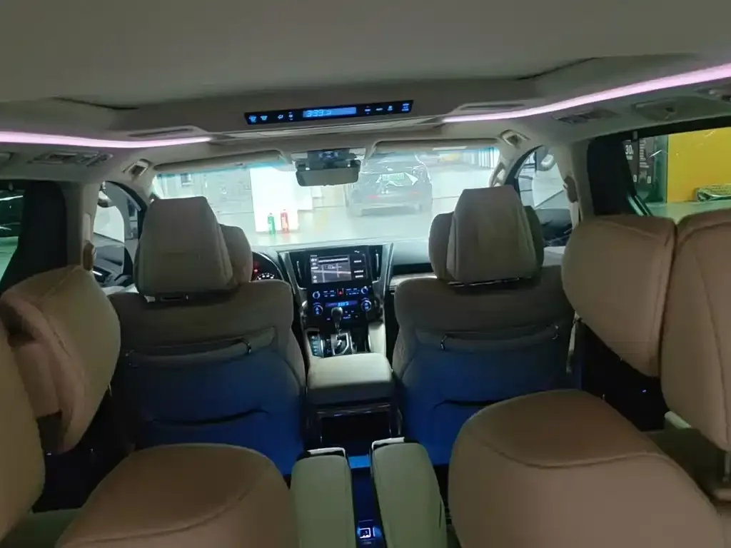 Toyota Alphard — фото 4