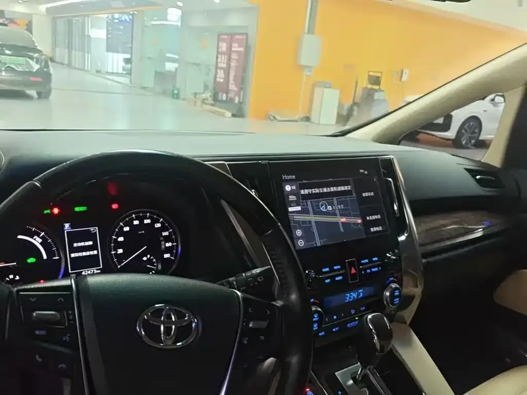 Toyota Alphard — фото 5