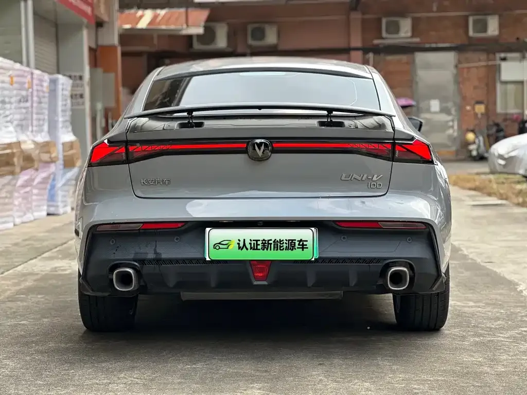 Changan UNI-V iDD — фото 4