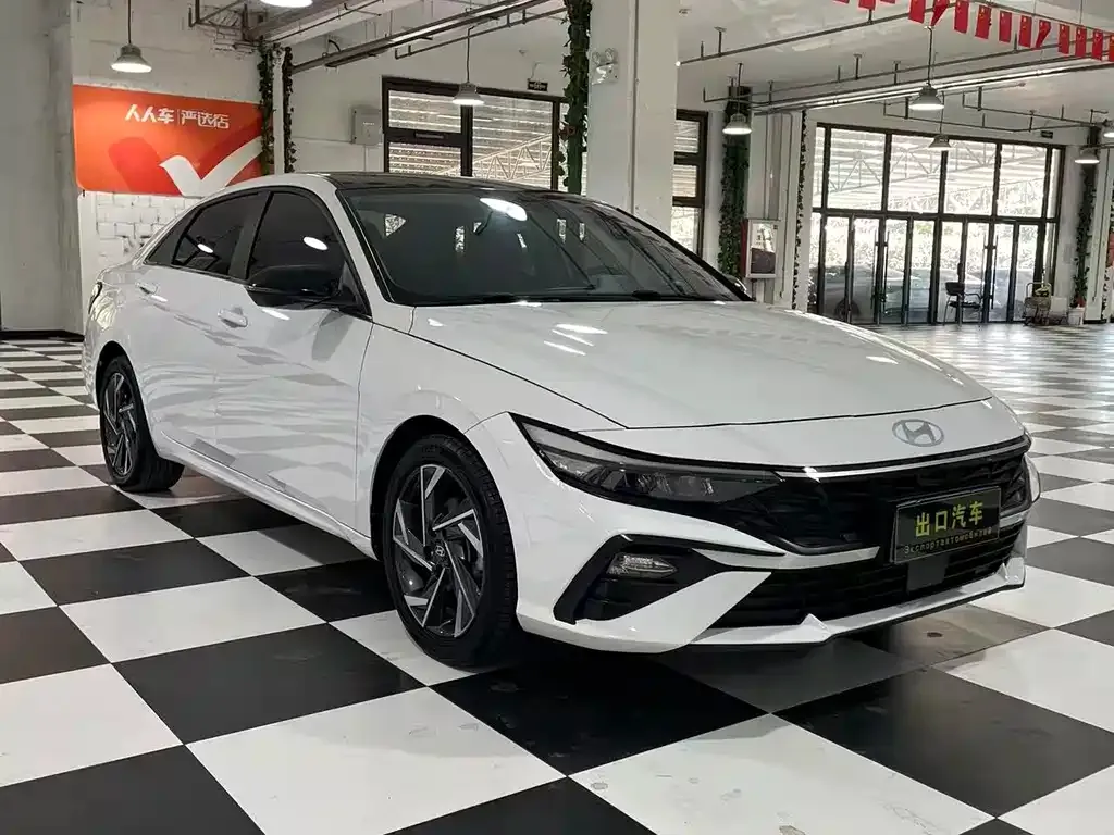 Hyundai Elantra — фото 1